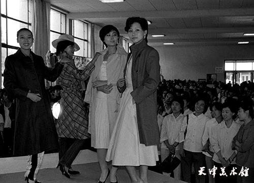 陈国兴摄影“1986年9月18日全国大中城市新式服装展销会”.jpg